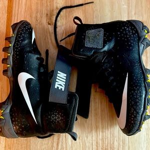 Nike fast flex football cleats youth sz 2.5
